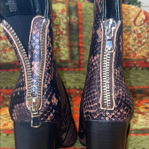 #59 Aqua Soren Brown Snakeskin patterned heeled Ankle Boots sz 8 NWOT - Picture 4 of 8